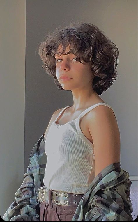 Woman Short Hair Cuts, Hair Highlights Short Hair, Hairstyles Perm, Genderfluid Haircut, 2024 Hair Trends For Women, Fluffy Curly Hair, 2024 Hair Trends, Tomboy Haircut, Puffy Hair