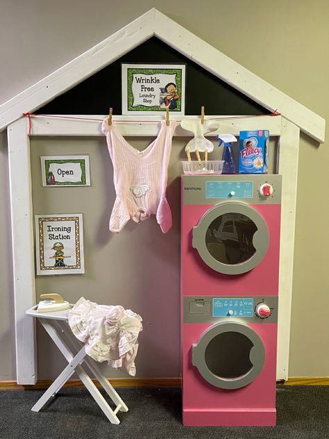 Diy Play Washing Machine, Clothes Dramatic Play Preschool, Pretend School Play Area, Dramatic Play House, Laundry Dramatic Play, Kids Furniture Makeover, Dramatic Play Themes, Cardboard Crafts Kids, Backyard Kids Play Area