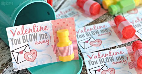 Pair these Free Printable Classroom Valentine’s Day Cards with min bubbles for an adorable DIY Valentine any child will LOVE! Capri Sun Valentine, Double Bubble Gum, Bubble Valentines, Straw Valentine, Dinosaur Valentines, Valentine Banner, Valentine's Ideas, Valentine Gifts For Kids, Printables Free Kids