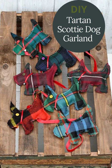 Burns Night Decorations, Scottie Dog Crafts, Tartan Crafts, Dog Template, Craft Bells, Cute Christmas Decorations, Dog Christmas Stocking, Diy Christmas Tree Ornaments, Christmas Bunting