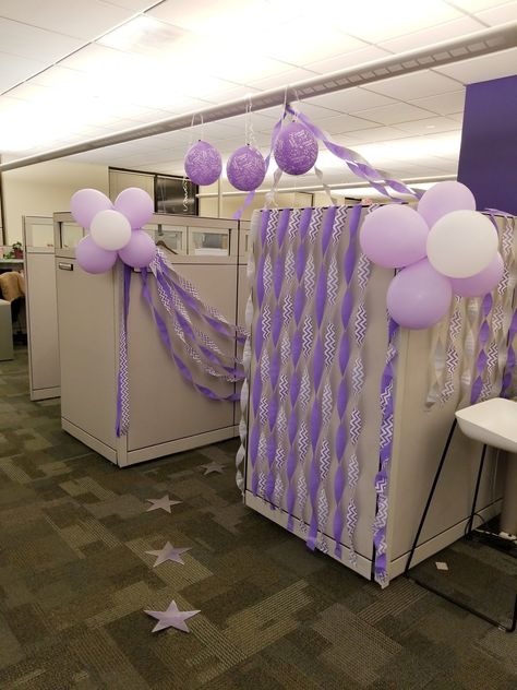 Cubicle Birthday Decorations Desks, Birthday Cubicle Decorations, Birthday Office Decorations, Cubicle Birthday Decorations, Office Birthday Decorations, Holiday Office Decor, Work Event Ideas, Cubicle Decorations, Cubicle Design