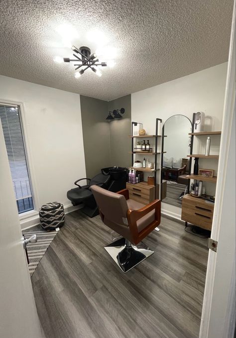 Hair Salon Suite Decor Small Spaces, Salon Station Decor, Small Salon Suite, Salon Suites Layout, Salon Suite Ideas Layout, Small Salon Suite Ideas Interior Design, Salon Suite Decor Small Spaces, Small Salon Suite Ideas, Salon Decor Studio