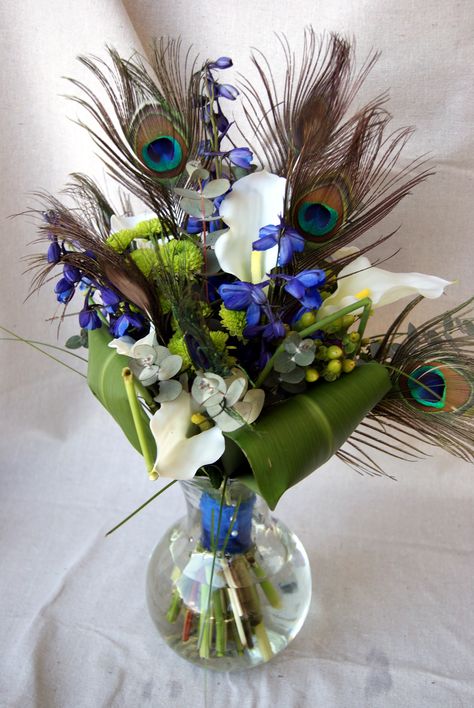 Peacock Bouquet Peacock Flower Arrangement Floral Design, Peacock Feather Flower Arrangements, Bouquet With Peacock Feathers, Peacock Party Theme, Peacock Wedding Centerpieces, Peacock Bouquet, Peacock Feather Decor, Feather Wedding Decorations, Bouquet Centerpiece