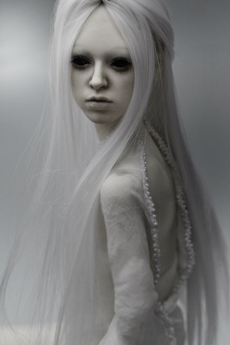 Bjd Makeup, Ghost Makeup, Night Terrors, Dark Beauty Magazine, White Costume, White Ghost, Night Terror, Dolls Art, Black Eyes