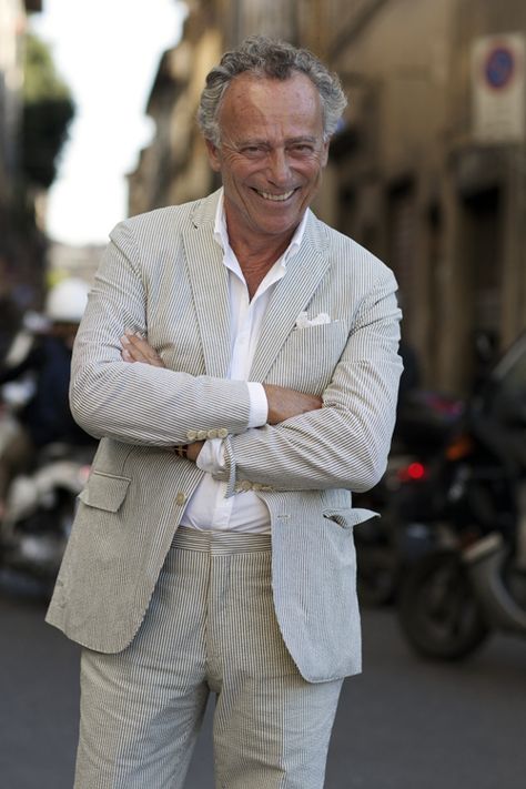 Seersucker Hack Style, Tan Suits, Men Styling, Sartorial Style, The Sartorialist, Italian Street, European Men, Seersucker Suit, Older Man