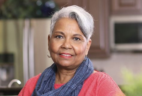 Stylists have invented gray hairstyles for women over 50 with short, medium or long hair. You can incorporate some hairstyles on your own. Gray Hairstyles For Women, Official Hairstyle, Some Hairstyles, Black And Grey Hair, Gray Hairstyles, Straight Layered Hair, Side Bangs Hairstyles, Hair Bun Maker, Hairstyles For Women Over 50