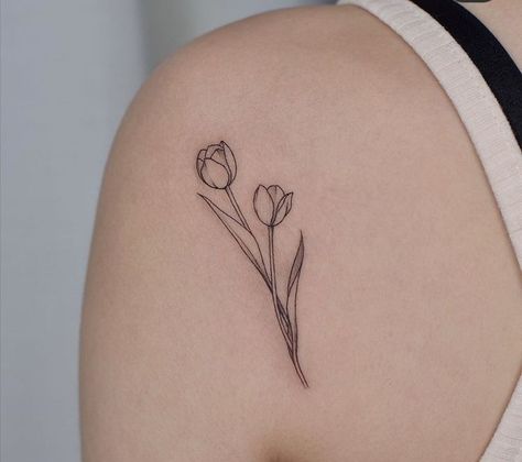 Tiny Tulip Tattoo, Minimalist Tulip Tattoo, Simple Tulip Tattoo, Small Tulip Tattoo, Tulip Tattoo Design, Fine Line Tulip Tattoo, Tulip Line Art, Tulips Tattoo, Tattoo Tulip