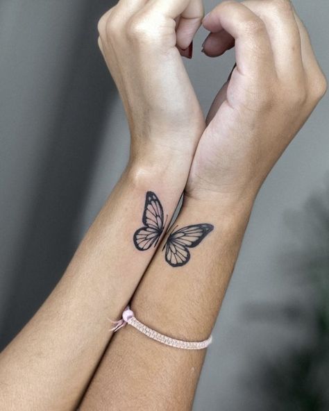 Cute Tattoos Matching Best Friends, Matching Wrist Tattoos Friends, Butterfly Tattoo Best Friend, Mom Daughter Tattoos Meaningful, Best Friend Tattoos Butterfly, Best Friend Butterfly Tattoos, Butterfly Matching Tattoos, Matching Western Tattoos, Best Friend Tattoos Meaningful Small