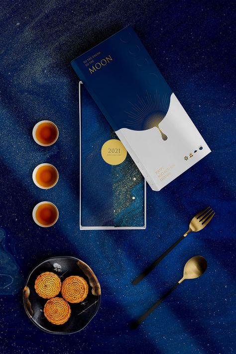 Moon Cake Packaging, Luxury Packaging Design, Character Sheets, Cake Packaging, Cosmetic Design, Mooncake, Gift Cake, Blue Color Schemes, Mid Autumn Festival