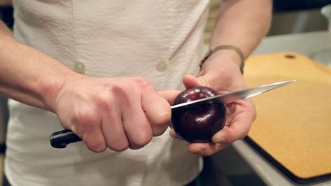 Freezing Plums, Freezing Fresh Corn, Peaches And Cherries, Plum Preserves, Canning Fruit, Summer Hacks, Freezer Burn, Juicy Fruit, Harvest Time