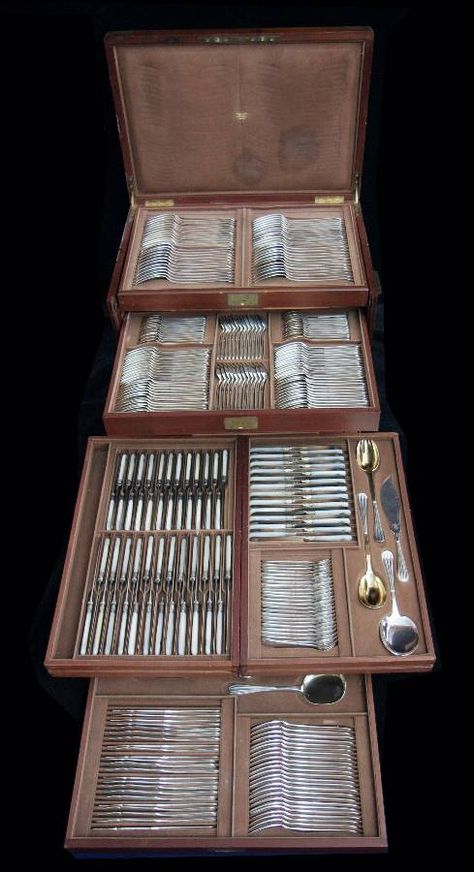 Sterling City, Home Cooking Recipes, Flatware Chest, Luxury Cutlery, Fine China Dinnerware, Dining Etiquette, Mirrors Antique, Flatware Storage, Luxury Tableware