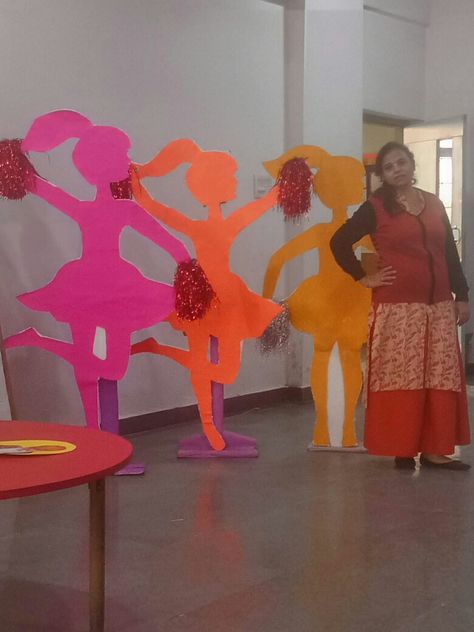 School Decorations Diy, Selfie Corner, Sports Day Decoration, Exhibition Decoration, Dance Room, School Decoration, International Dance, Preschool Classroom Decor, Dance Project