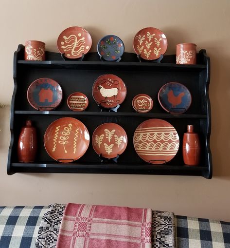 Pottery Decor, Colonial Decor, Sgraffito, Red Clay, Glazes For Pottery, Custom Kitchen, Inspiring Quotes About Life, Country Decor, Red Yellow