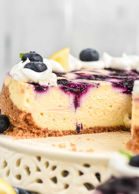 Blueberry Swirl Cheesecake, Blueberry Cheesecake Bars, Blueberry Cheesecake Recipe, Lemon Blueberry Cheesecake, Homemade Graham Cracker Crust, Swirl Cheesecake, Homemade Graham Crackers, Homemade Cheesecake, Berry Dessert