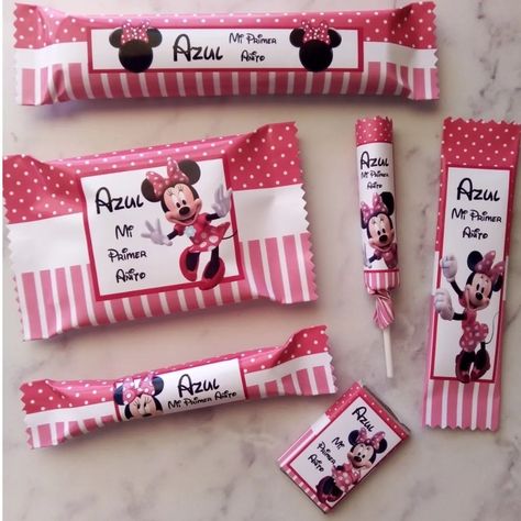 Candy Bar Personalizado Minnie Rosa Para 10 Niños | MercadoLibre Candy Bar Minnie Mouse, Candy Bar Packaging, Candy Bar Decoracion, Personalized Candy Bars, Baby Shower Candy Bar, Packaging Ideas Business, Craft Planner, Mini Mouse, Minnie Mouse Party