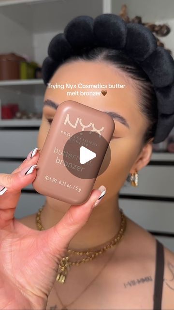 Hannah St Luce🤍 on Instagram: "Trying @nyxcosmetics_uk Buttermelt bronzer (see thoughts below🤎) shade butta biscuit 🍪   This is a nice formula, really buttery, pigmented, blends well. The formula is really nice but it’s not revolutionary and that’s okay. If you’re looking for a new bronzer to try or you’re a beginner this may be fab, but if you have loads of bronzers, this isn’t a necessity, you wouldn’t be missing out on anything incredible, but it’s a lovely formula🤎🫶🏻✨ #nyxcosmetics #nyxbuttermeltbronzer #bronzer #butterbronzer #makeupreview (not an ad, purchased product myself)" Nyx Butter Melt Bronzer, Nyx Butter Bronzer, Nyx Buttermelt Bronzer Swatches, Nyx Bronzer, Nyx Butter, Butter Bronzer, Beauty Makeup Tips, Nyx Professional Makeup, Makeup Reviews