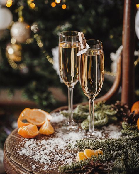 Christmas Food Photography, Christmas Champagne, Hipster Aesthetic, Wine Photography, Christmas Cheer, Champagne Flute, Food Photo, Wonderful Time, Christmas And New Year