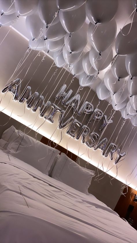 Boyfriend Room Ideas, Birthday Room Decorations Surprise, Boyfriend Room, Boyfriend Birthday Ideas, Boyfriends Birthday Ideas, Romantic Room Surprise, Romantic Dinner Decoration, Happy Birthday Boyfriend, Romantic Room Decoration