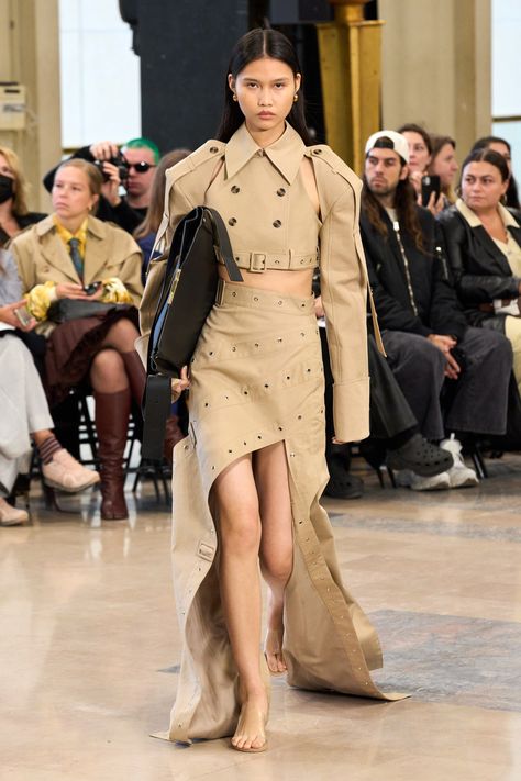 Deconstruction Fashion, Bouchra Jarrar, Spring 2023 Ready To Wear, 2023 Ready To Wear Collection, 2023 Ready To Wear, Runway Trends, Hottest Fashion Trends, Runway Collection, Spring 2023