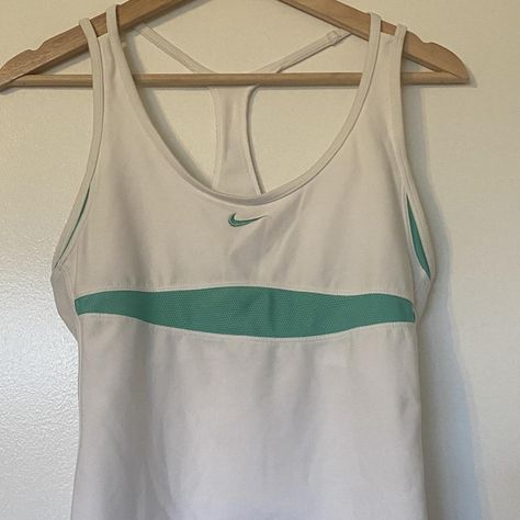 Sporty tank w/built in mesh bra  Size Medium... - Depop Nike Tennis Outfits, Tennis Fits, Sporty Clothes, Sport Fits, Athletic Wear Womens, White Tank Top Women, Nike Retro, Sports Tops, Athletic Clothes