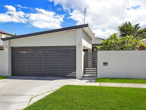 Carport With Gate, Skillion Carport, Flat Roof Carport, Front Driveway Ideas, Fancy Fence, Modern Carport, Carport Ideas, Exterior House Renovation, Carport Sheds