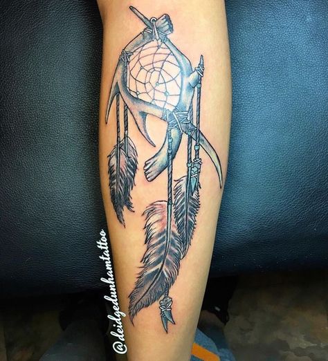 Arrow And Dream Catcher Tattoo, Deer Dream Catcher Tattoo, Mens Dreamcatcher Tattoo, Deer Antler Dream Catcher Tattoo, Tattoo Ideas Female Sleeve Country, Wolf Tattoo With Dream Catcher, Antler Dream Catcher Tattoo, Horseshoe Dreamcatcher Tattoo, Tattoo Ideas Country Style