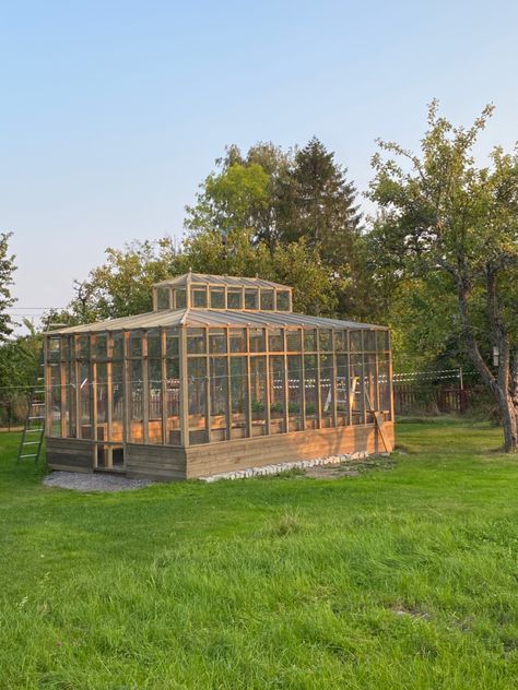 Sunken Greenhouse, Garden Shed Diy, Porch Veranda, Gardens Design, Outdoor Gardens Design, Garden Buildings, House Projects, Green House, Garden Shed