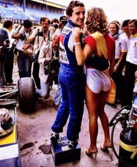 60 Images From The Glory Days Of Racing - Page 16 of 61 - Yeah! Motor Nitro Cars, Alain Prost, F1 Wallpaper Hd, Racing Girl, Racing Photos, Sport Automobile, Grid Girls, Formula 1 Car, Glory Days