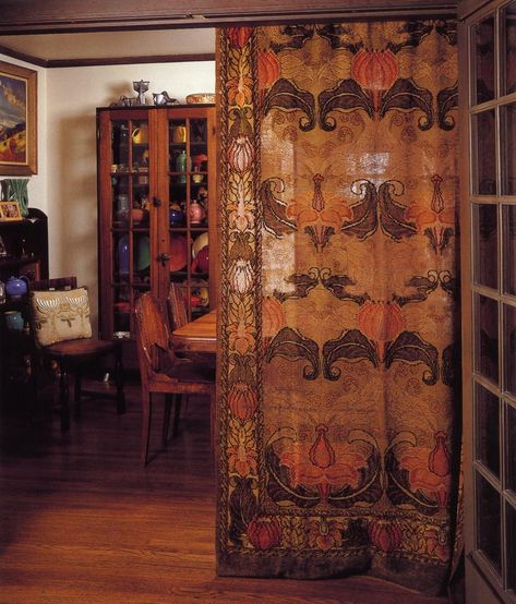 Portieres Ideas, Bold Living Room Curtains, Curtain In Doorway, Bedroom Hangout, Doorway Curtain Ideas, Haveli Interior, Curtain Ideas Bedroom, Curtain Ideas For Living Room, Living Room Curtain Ideas