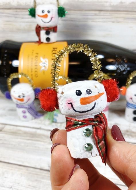 Champagne Cork Snowmen - Creatively Beth #creativelybeth #corkcrafts #snowmencrafts #recycled #dollartreecrafts Wine Cork Snowman Ornaments Diy, Champagne Corks Crafts, Champagne Cork Crafts Christmas, Snowman Cork Crafts, Cork People Craft, Champagne Cork Ornaments, Champagne Cork Ideas, Wine Cork Snowman, Cork Snowman