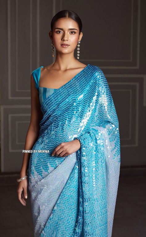 Manish Malhotra - India 🇮🇳 Sari Designs, Fashion Course, Saree Shoot, Designer Dresses Elegant, Saree Wearing, Saree Wearing Styles, Sari Design, Aquarius Quotes, Churidar Designs