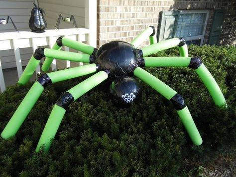 Decorations and simple hacks to make your Halloween simple and affordable. Pool Noodle Halloween, Halloween Yard Decorations Diy, Halloween Camping, Halloween Diy Outdoor, Halloween Decor Diy, Halloween Outside, Halloween Props Diy, Homemade Halloween Decorations, Easy Halloween Decorations