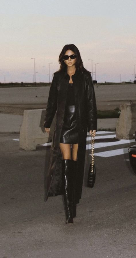 Nour Hammour Pointy Knee High Boots Outfit, Knee High Pointed Toe Boots Outfit, Louvre Outfit Ideas, Rich Winter Outfits, Trench Coat Outfit Classy, Dark Feminine Outfits Classy, Dark Hair Outfits, Cold Weather Going Out Outfits, Long Black Leather Skirt Outfit