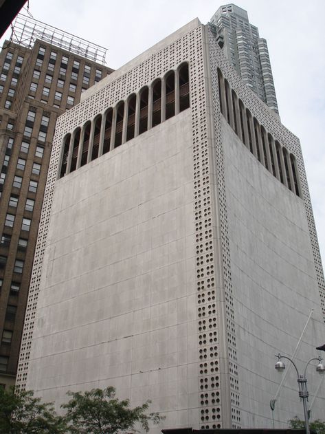 Circle Building, Edward Durell Stone, Construction Fails, Backyard Buildings, Columbus Circle, Gallery Of Modern Art, Famous Architects, Brutalist Architecture, American Modern