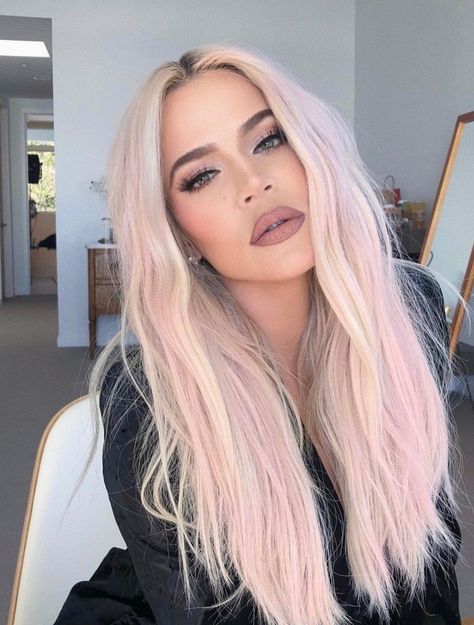 Khloe Kardashian Hair, Pastel Pink Hair Color, Unnatural Hair Color, Ladies Hairstyles, Kardashian Hair, Light Pink Hair, Kloe Kardashian, Pink Blonde Hair, Pastel Pink Hair