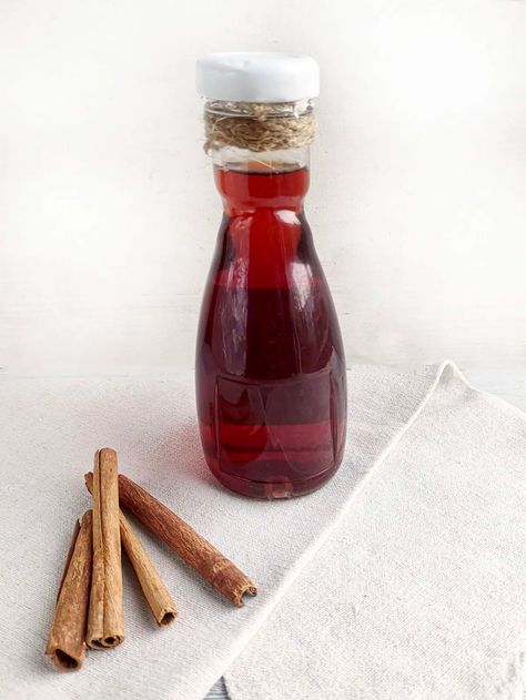 A small bottle of cinnamon extract with sticks on the left. 3 Packet Roast, Extract Making, Crockpot Snacks, Iced Coffee Concentrate, Diy Extracts, Cinnamon Extract, Easy Cinnamon, Cinnamon Flavor, Food Diy