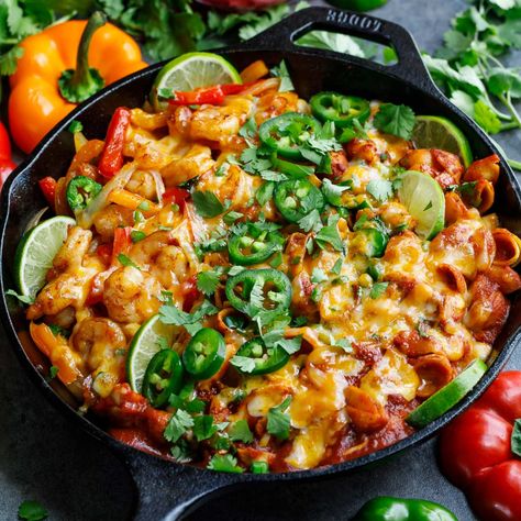 This tasty One-Pot Shrimp Fajita Pasta is quick, easy, and totally delicious! Pescatarian + Gluten-FreeRecipe yields 4 servings and can be easily halved to serve 2 if needed! - Tasty One-Pot Shrimp Fajita Pasta Fajita Pasta Recipe, Fajita Pasta, Veggie Skillet, Enchilada Pasta, Seafood Diet, Potted Shrimp, Pasta Noodle Recipe, Lentil Pasta, Prawn Recipes