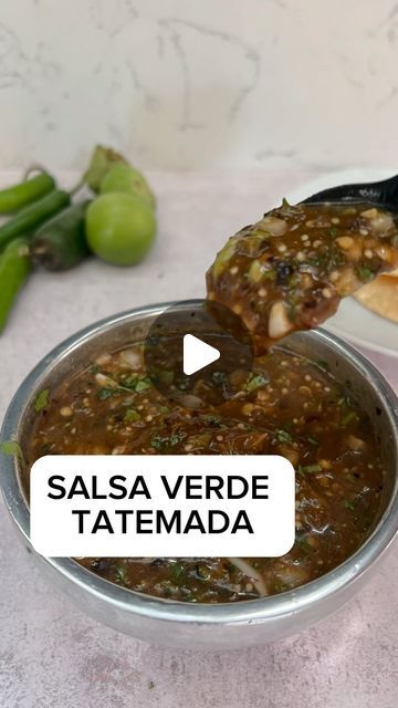 Emma Pinto on Instagram: "SALSA VERDE TATEMADA Una más para la colección de salsas, ideal para huevos, totopos o tacos. Si la quieres menos picosa, retira nervaduras y semillas. Te dejo las tres opciones de cocción, el chiste es que todo quede ligeramente quemadito.  2-4  chiles cuaresmeños o serranos 500 grs tomatillos o tomate verde 2 dientes de ajo con piel ¼ taza cebolla finamente picada                                                                                           ¼ taza cilantro picado 2 cdas aceite de oliva Sal al gusto   Partir los chiles a la mitad, mezclar con los tomatillos y los ajos. Bañar con aceite de oliva, un poco de sal y cocinar: 1.        Airfryer: 200˚C por aproximadamente 30 minutos, moviendo cada 10 y revisando. Lo que ya esté dorado retirar. 2.        En Tomatillo Verde, Salsa Tomatillo, Tomatillo Salsa, Salsa Verde, May 5, Cilantro, Tacos