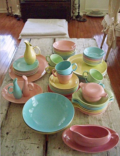 Mix and match pastel dishes are so pretty and make for an original charming table for all to enjoy Mcm Dinnerware, Farmhouse Dishes, Colorful Plates, Pastel Cottage, Cottage Dining, Melamine Dishes, Vintage Ballerina, Kitchen Vintage, Vintage Dinnerware