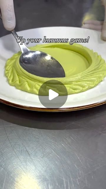 Rachel Enright on Instagram: "💚next time you make hummus try this!
💚add and avocado or a half of a cooked beet.
💚use a spoon to make a pattern and then add your favorite toppings and drizzle with olive oil.💚📽️👉🏼 @chef.mohamed.hasan" Hummus Plating Ideas, Hummus Plating, Hummus Presentation, Garnishing Ideas, Dizzy Cook, Easy Potluck, Hummus Bowl, Easy Apps, Make Hummus