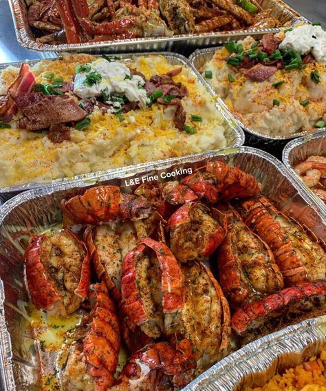 Family Gathering Food Dinners, Brunch Catering Ideas, Family Gathering Food, Brunch Catering, Food Dinners, Amazing Food Platters, Catering Food Displays, Spicy Crab, Loaded Mashed Potatoes