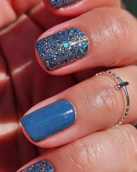 Good Evening 💙 Slate of Mind is a solid smoky blue. Here it’s paired with, and layered over, the blue and gold glitter of Jewelry Box. #sparkleeveryday #glitternails #sparklythings #glittermanicures #glittermanicure💅 #sparklynails #glitter #colorstreetcombos #colorstreetaddict #colorstreetnailstrips #colorstreetmani #colorstreetloversofinstagram #colorstreetlover #colorstreet #colorstreetnails #colorstreetlife #colorstreetlovers #colorstreetlove #colorstreetstylistoftexas #colorstreetstyli... Glitter Manicure, Smoky Blue, Sparkly Nails, Color Street Nails, Good Evening, Color Street, Blue And Gold, Polished Look, Trendy Nails