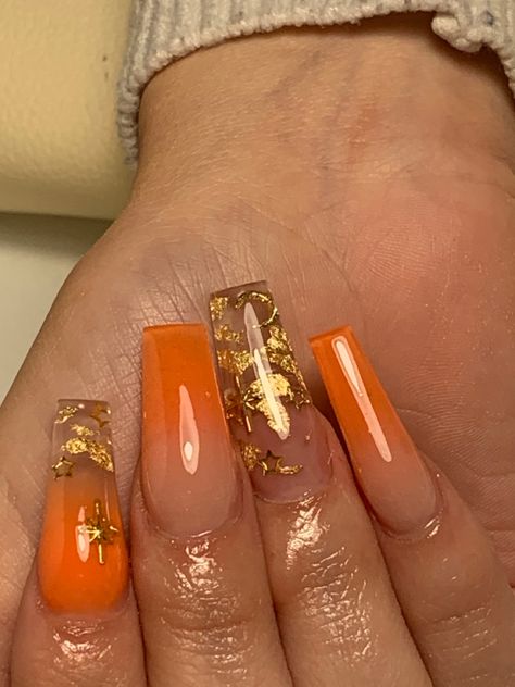 Orange Bday Nails, Gold Orange Nails, Orange And Gold Nail Designs, Gold And Orange Nails, Orange Nails Aesthetic, Orange Gold Nails, Orange And Gold Nails, Gold And Orange, Orange Christmas