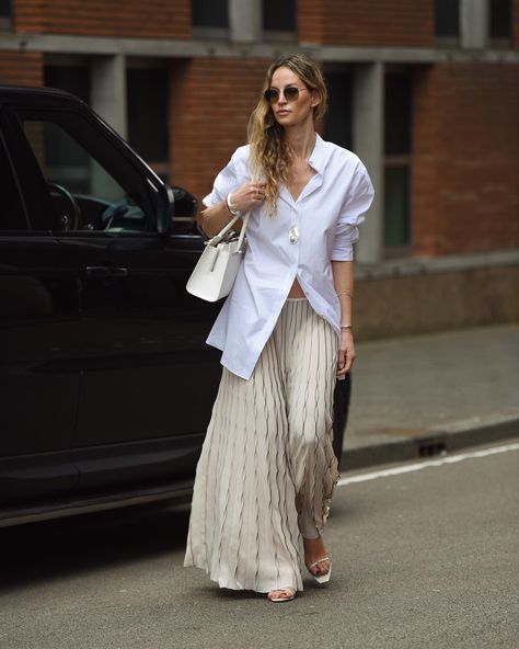 Anouk Yve | embracing minimalistic lines and flowy silhouettes with the new @cosstores Atelier collection #dailystyle | Instagram Flowy Silhouettes, Anouk Yve, September 2024, Relaxed Style, Daily Fashion, Summer Looks, Long Skirt, Classy Outfits, Capsule Wardrobe