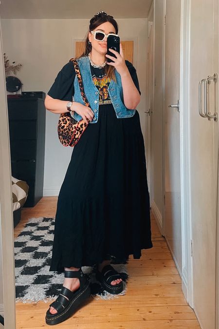 Sandal And Dress Outfit, Black Skirt With Belt Outfit, Modest Fall Inspo Outfits, Boho Beach Look, Plus Size Worship Leader Outfit, Gauze Skirt Outfit, Midsize Oversized Tshirt Outfit, Mexican Concert Outfit Ideas Plus Size, Plus Size Denim Vest