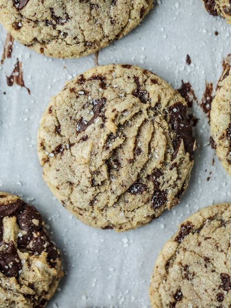 salted dark chocolate chunk cookies I howsweeteats.com #salted #darkchocolate #chunk #cookies #howsweeteats Dark Chocolate Chip Cookies, Salted Chocolate Chip Cookies, Salted Chocolate, Chocolate Chunk, Chocolate Chunk Cookies, How Sweet Eats, Chocolate Chip Cookie, Cookies Recipes Chocolate Chip, Sweets Desserts