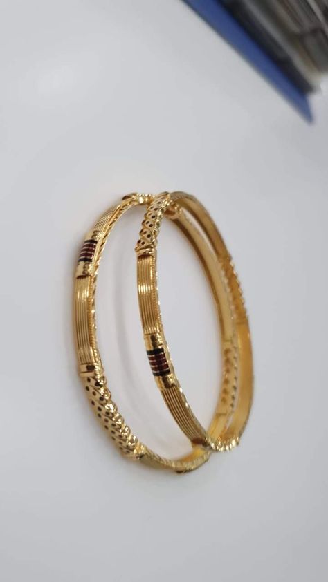 Gold Meena Bangles, Gold Bangles Design Daily Wear, Dailywear Bangles Gold, Gold Bangles Design Daily Wear Latest, Gold Bengal, Kada Design, Mugappu Chain, Plain Bangles, Simple Gold Bangle