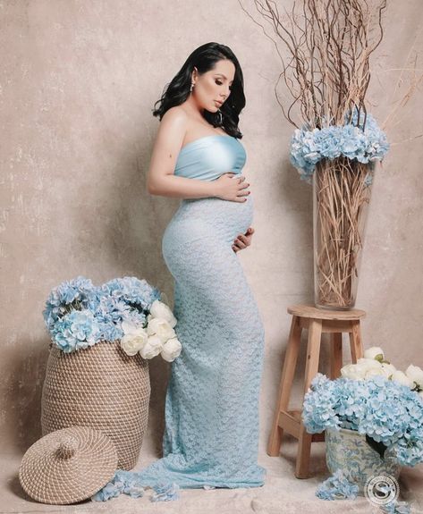 Head Accessories Wedding, Vestidos Para Baby Shower, Maternity Shoot Outfit, Maternity Picture Outfits, Maternity Studio Photoshoot, Beautiful Maternity Dresses, Maternity Photo Props, Maternity Photography Poses Couple, Maternity Photography Studio