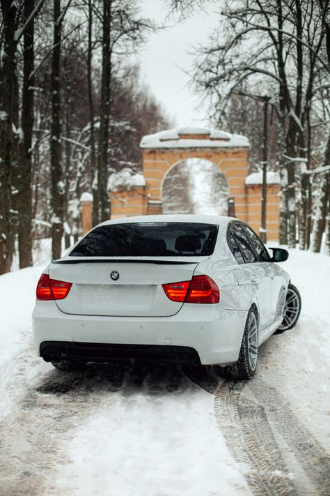 E90 Wallpaper, Next Wallpaper, Bmw 330i, Bmw E90, Bmw Series, Bugatti Veyron, German Cars, Car Wheels, Winter Snow