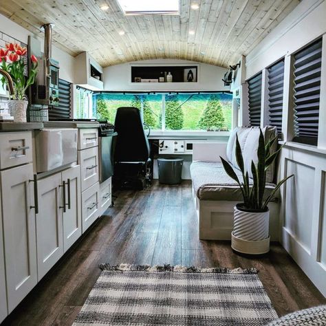 Couple Transforms Old School Bus Into Gorgeous Tiny Home To Travel World. – InspireMore Bus Remodel, School Bus Tiny House, School Bus Camper, School Bus House, Converted School Bus, Converted Bus, Architecture Renovation, Old School Bus, Bus Living